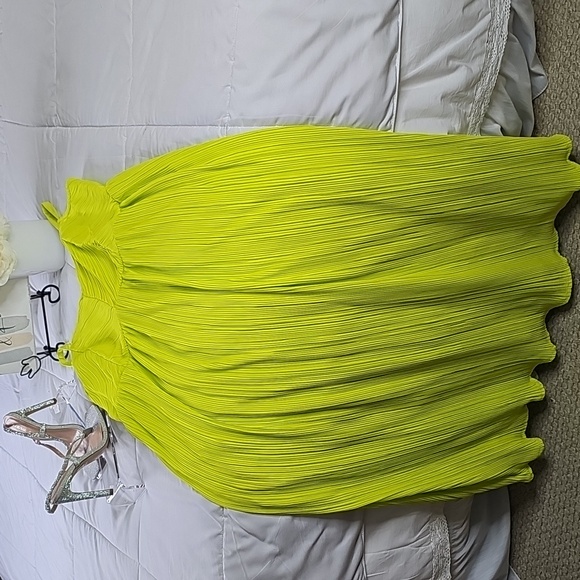 Torrid Maxi Sleeveless V-Neck Adjustable Spaghetti Straps Neon Green Dress. - Picture 16 of 16